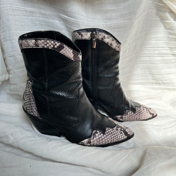 Vince Camuto Jaidin booties - Picture 3 of 6